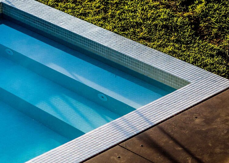 Fundermax Fußboden Pool aus Max Compact Exterior Balkonbodenplatten