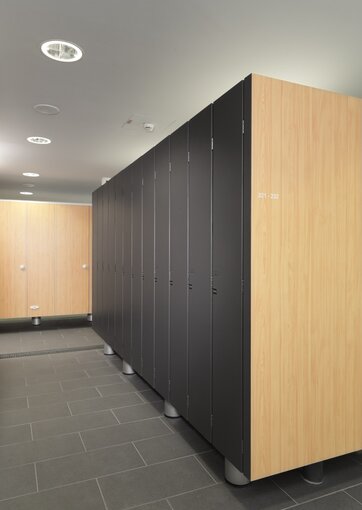 Fundermax Kabinen Badehaus aus Max Compact Interior in der Oberfläche FH