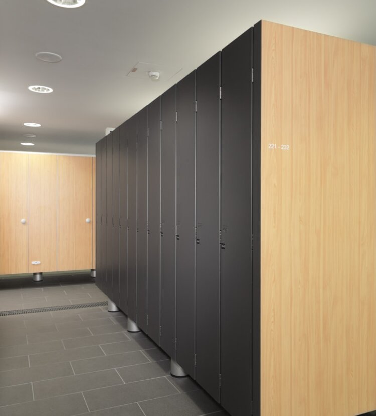 Fundermax Kabinen Badehaus aus Max Compact Interior in der Oberfläche FH