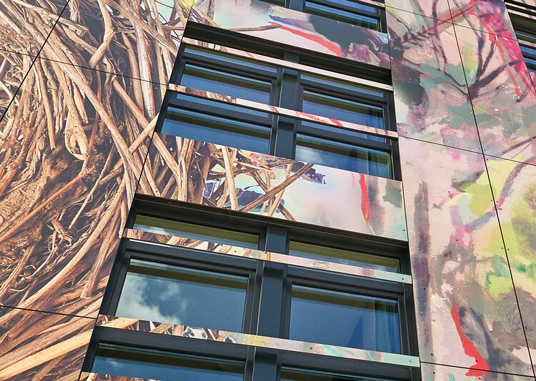 Fundermax Fassade Boardinghouse Hotel aus Max Compact Exterior in den Dekoren ID und 0070 sowie der Oberfläche NT