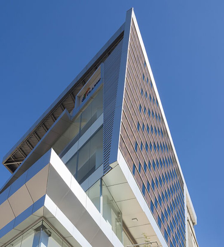 Fundermax Fassade Bürogebäude aus Max Compact Exterior im Dekor 0794 und der Oberfläche NT