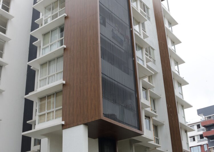 Fundermax Fassade Wohnhaus aus Max Compact Exterior im Dekor 0922 und der Oberfläche NT