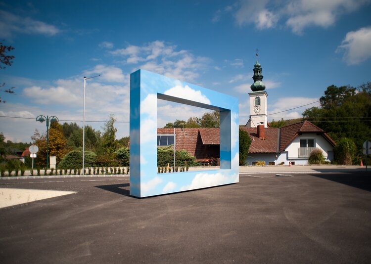 Fundermax Outdoormöbel Himmelsrahmen aus Max Compact Exterior in Individualdekor und der Oberfläche NT