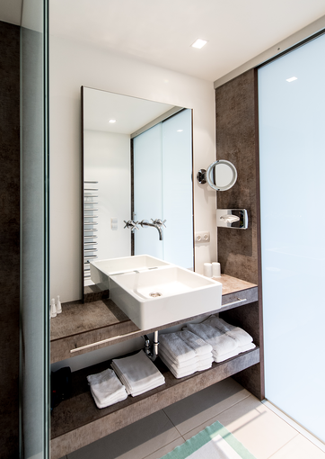 Fundermax Kleines Hotel Kärnten Bad aus Max Compact Interior im Dekor 0794 und der Oberfläche FH