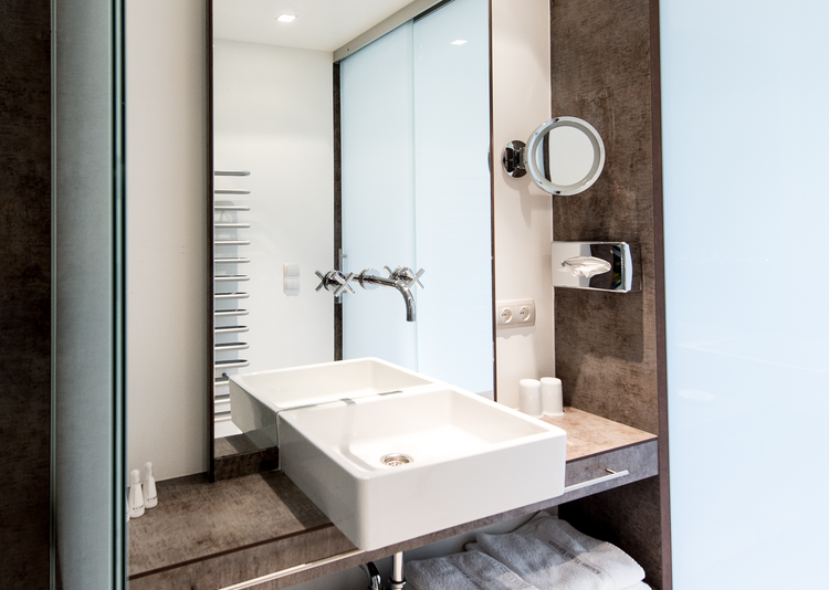 Fundermax Kleines Hotel Kärnten Bad aus Max Compact Interior im Dekor 0794 und der Oberfläche FH