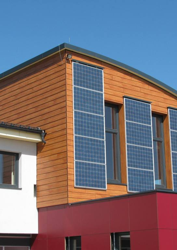 Fundermax Fassade Feuerwehr aus Max Compact Exterior in den Dekoren 0272, 0691 und 0065 sowie in der Oberfläche NT