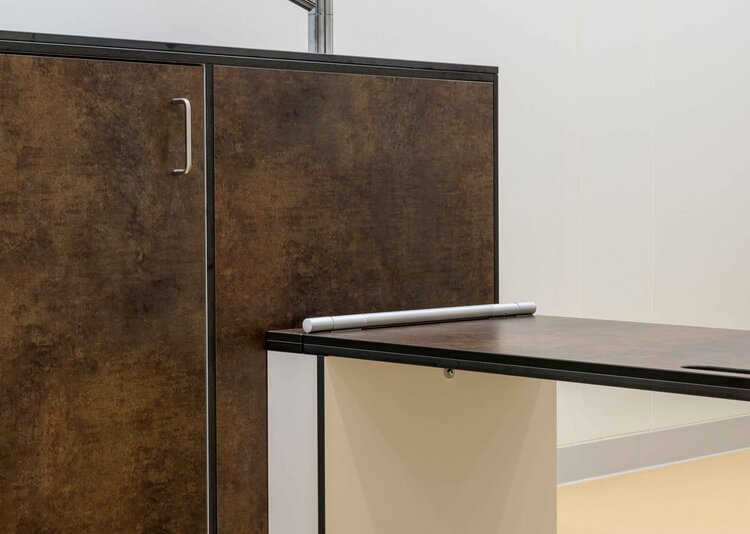 Fundermax Kabinenbau Betriebsgebäude aus Max Compact Interior in den Dekoren 2206, 0725, 0085, 0024, 0794 sowie dem Dekor FH