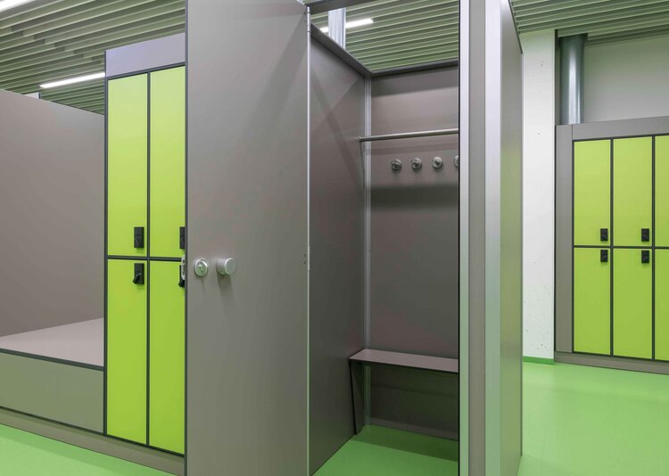 Fundermax Kabinenbau Betriebsgebäude aus Max Compact Interior in den Dekoren 2206, 0725, 0085, 0024, 0794 sowie dem Dekor FH