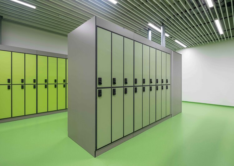 Fundermax Kabinenbau Betriebsgebäude aus Max Compact Interior in den Dekoren 2206, 0725, 0085, 0024, 0794 sowie dem Dekor FH