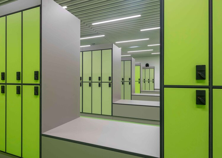 Fundermax Kabinenbau Betriebsgebäude aus Max Compact Interior in den Dekoren 2206, 0725, 0085, 0024, 0794 sowie dem Dekor FH