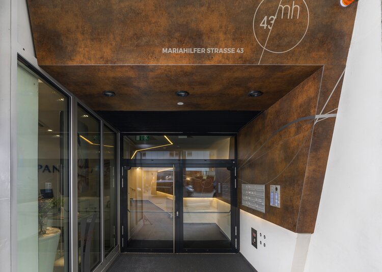 Fundermax Wandverkleidung Bürogebäude aus m.look Interior im Dekor 0794 sowie der Oberfläche FH