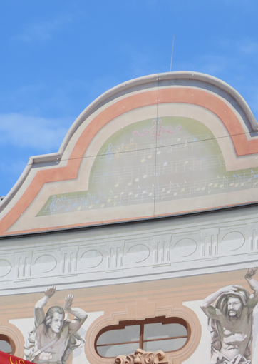 Fundermax Fassade Madame Tussauds Kulissenelemente aus Max Compact Exterior im Individualdekor und der Oberfläche NT