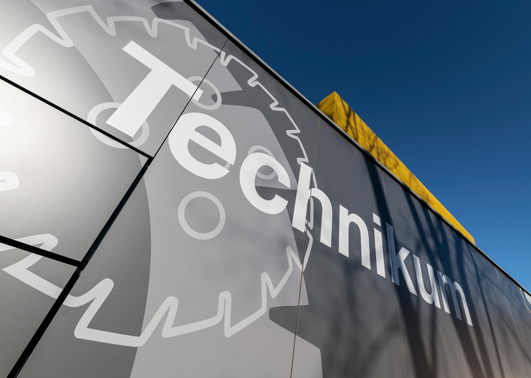 Fundermax Fassade Murexin Technikum aus Max Compact Exterior mit Individualdekor