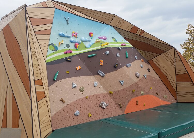 Fundermax Fassade Kindermuseum aus Max Compact Exterior in den Dekoren 0125, 1260 und ID sowie der Oberfläche NT