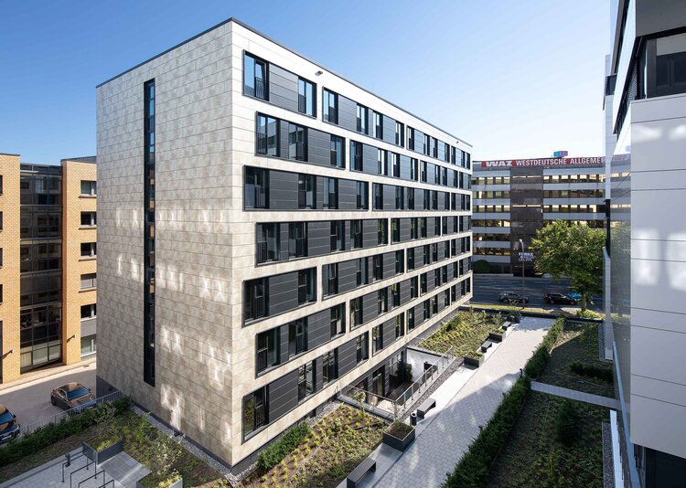 Fundermax Fassade Hotel Max Compact Exterior im Dekor 0496 und den Oberflächen NY