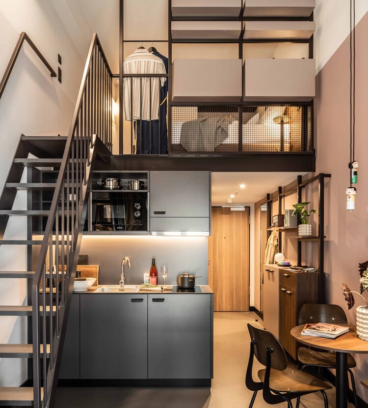 Fundermax Inneneinrichtung REVO Hotel aus Schichtstoff HPL, Star Favorit und Max Compact im Dekor 0085 sowie den Oberflächen FH und NA