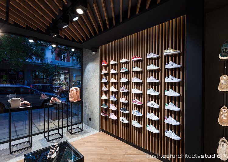 Fundermax Inneneinrichtung Sneakers Shop aus Max Compact Interior und Max Schichtstoffplatten im Dekor 0080 sowie den Dekoren SX und AP