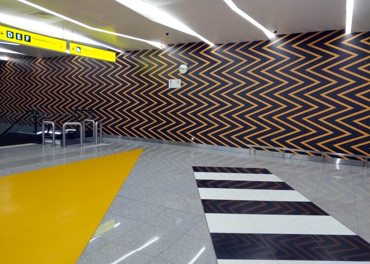 Fundermax Wandverkleidung Flughafen aus Max Compact Interior und Max Compact Exterior in den Dekoren ID, 0712, 5032, 0611 und 0689 sowie den Oberflächen FH, SG und IP
