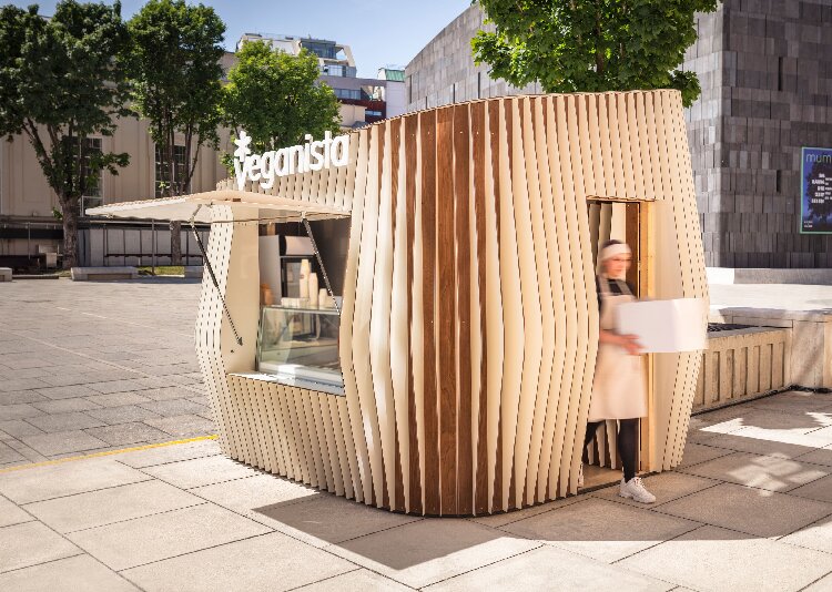 Fundermax Fassade VEGANISTA Pop Up Store im MQ aus Max Compact Exterior im Dekor 0085 und der Oberfläche NG