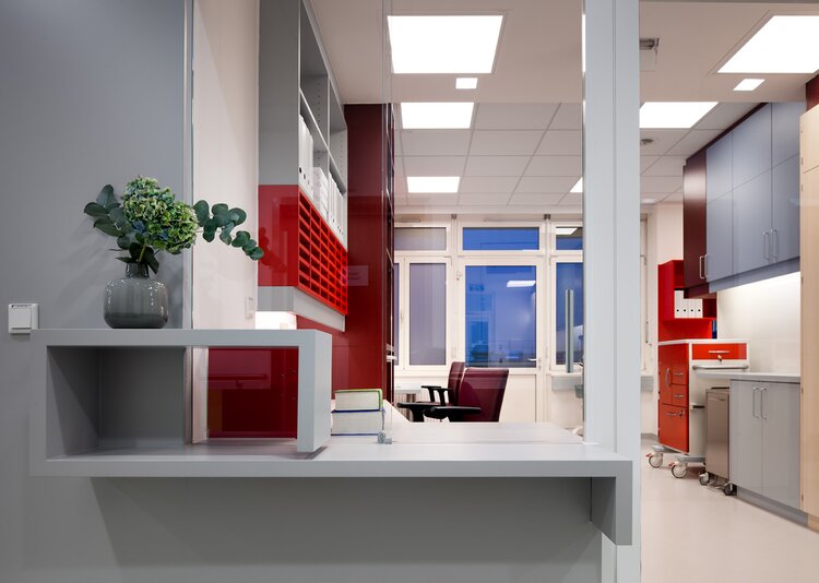Fundermax Inneneinrichtung Wilhelminenspital aus Star Favorit, m.look Interior und Max Compact Interior in den Dekoren 0611, 0612, 0592, 0067, 0085 sowie in der Oberfläche FH