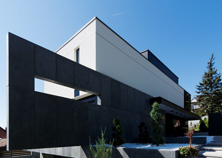 Fundermax Fassade Wohnhaus in Budapest aus Max Compact Exterior im Dekor 0080 sowie in den Oberflächen NT und NG