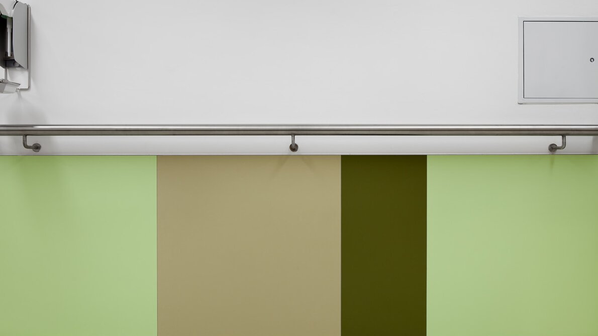Fundermax Inneneinrichtung Wilhelminenspital aus Star Favorit, m.look Interior und Max Compact Interior in den Dekoren 0611, 0612, 0592, 0067, 0085 sowie in der Oberfläche FH
